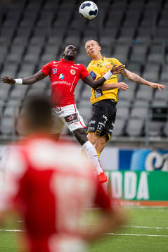 Nickduell mellan Kalmars Papa Alioune Diouf och Elfsborgs