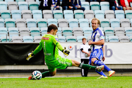 IFK Göteborgs Gustav Engvall gör 1-0 bakom