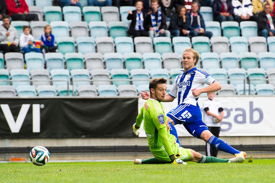 IFK Göteborgs Gustav Engvall gör 1-0 bakom