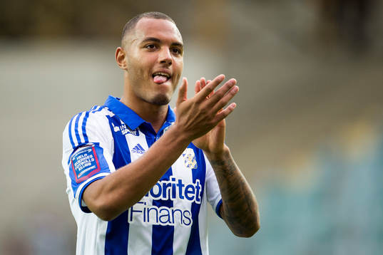 IFK Göteborgs Kenneth Zohore tackar publiken