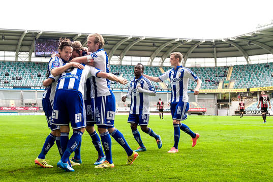 IFK Göteborgs Lasse Vibe och IFK Göteborgs jublar