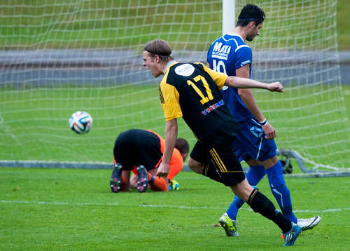 IFK Hässleholms Filip Ranmo kvitterar till 1-1 i matchen i