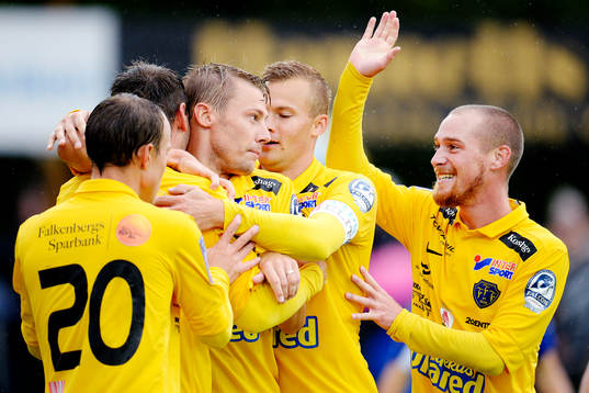 Falkenbergs spelare jublar