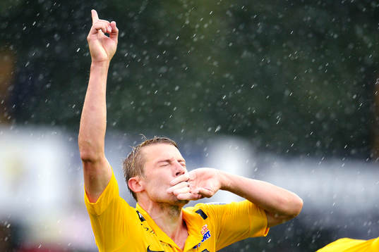 Falkenbergs Patrik Ingelsten jublar
