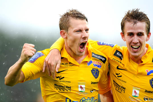 Falkenbergs Patrik Ingelsten jublar