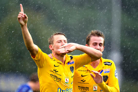 Falkenbergs Patrik Ingelsten jublar