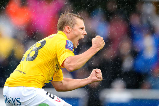 Falkenbergs Patrik Ingelsten jublar