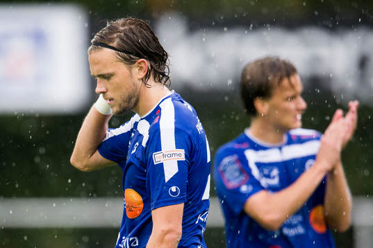 Åtvidabergs Tom Pettersson (tv) deppar