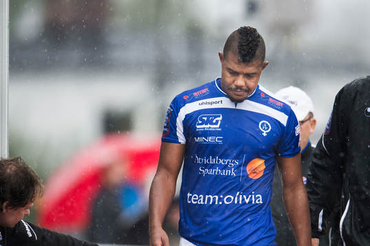 Åtvidabergs Ricardo Santos lämnar planen skadad