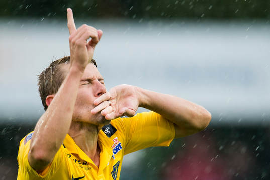Falkenbergs Patrik Ingelsten jublar