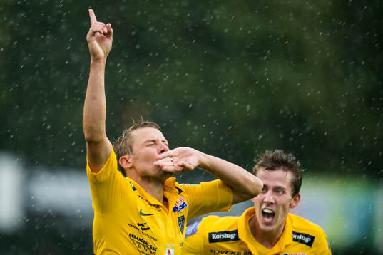 Falkenbergs Patrik Ingelsten jublar