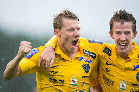 Falkenbergs Patrik Ingelsten jublar