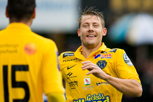 Falkenbergs Patrik Ingelsten (th) jublar