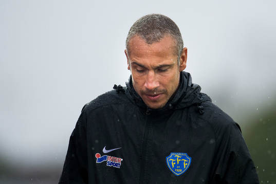 Falkenbergs tränare Henrik Larsson deppar