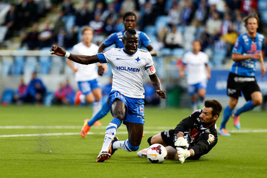 Norrköpings Alhaji Kamara i friläge med Halmstads