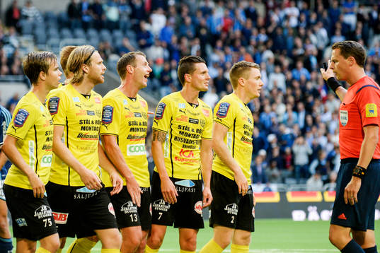 Mjällbys-spelare är upprörda på domaren