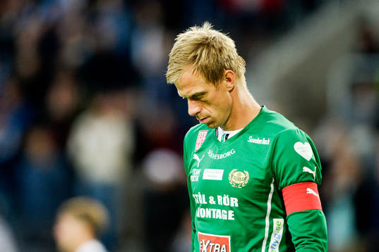 Mjällbys målvakt Mattias Asper deppar