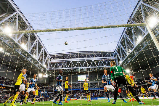 Djurgårdens Emil Bergström gör 4-0 bakom Mjällbys
