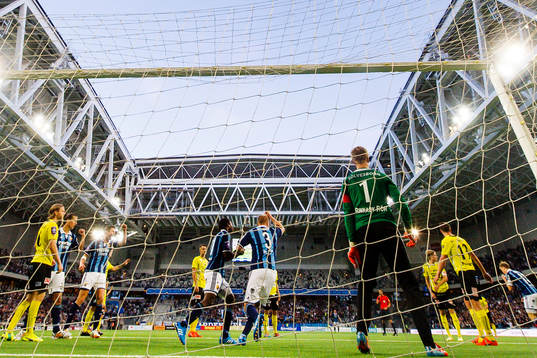 Djurgårdens Amadou Jawo och Fredrik Stenman jublar