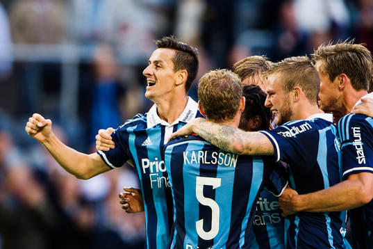 Djurgårdens spelare med Haris Radetinac längst fram jublar