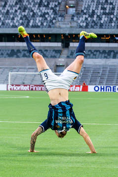Djurgårdens Aleksander Faltsetas jublar och slår en volt