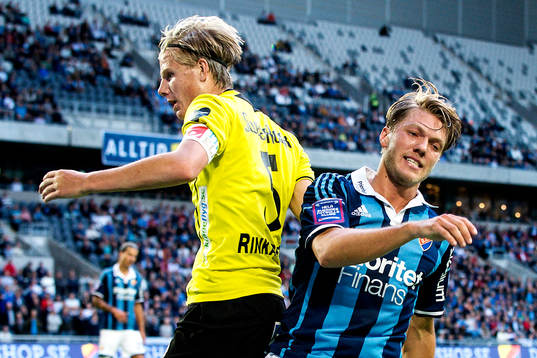 Mjällbys Eric Björkander  och Djurgårdens Martin Broberg