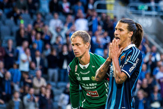 Djurgårdens Aleksandar Prijovic deppar framför Mjällbys