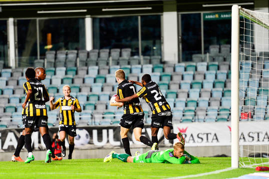 Häckens Simon Gustafson jublar