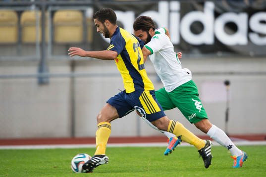 Hammarbys Stefan Batan jagar Ängelholms Othman El Kabir i