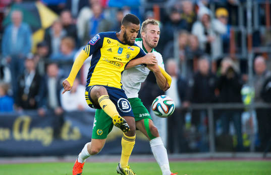Ängelholms Junes Barny och Hammarbys Daniel Theorin  i