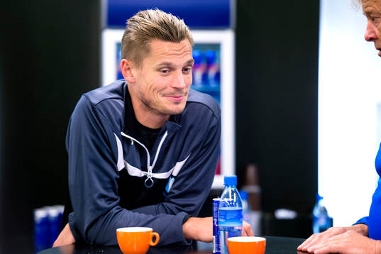 Malmö FFs Markus Rosenberg väntar på att en