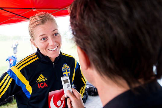 Sveriges Linda Sembrant blir intervjuad