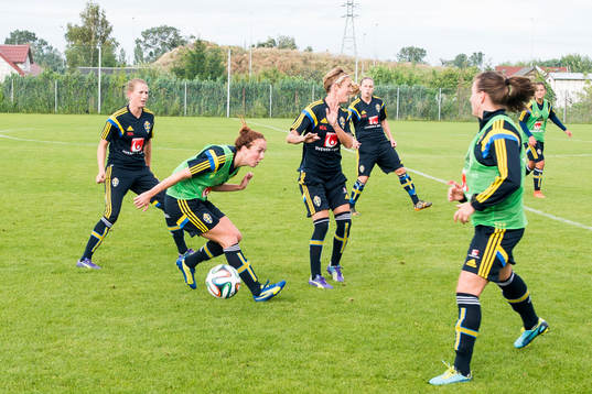 Sveriges Emma Berglund, Marina Pettersson Engström och