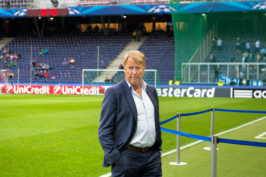 Malmö FFs tränare Åge Hareide lämnar planen