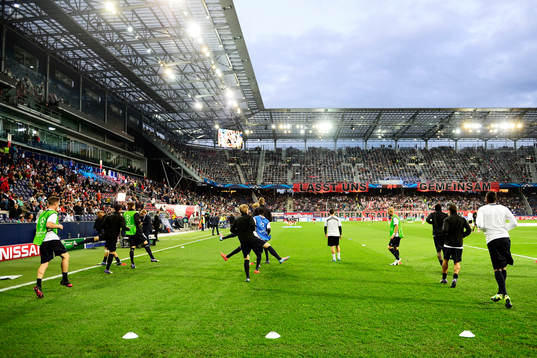 Malmö FFs spelare värmer upp innan matchen i kvalet till