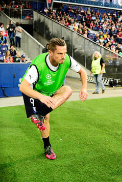 Malmö FFs Markus Rosenberg värmer upp innan matchen i