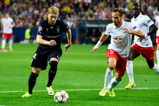 Malmö FFs Simon Kroon och Salzburgs Andreas Ulmer