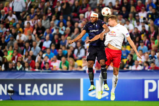 Malmö FFs Isaac Kiese Thelin och Salzburgs Stefan Ilsanker