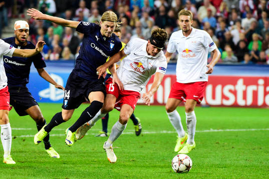 Malmö FFs Simon Kroon och Salzburgs Franz Schiemer