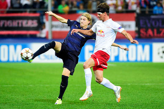 Malmö FFs Simon Kroon och Salzburgs Franz Schiemer