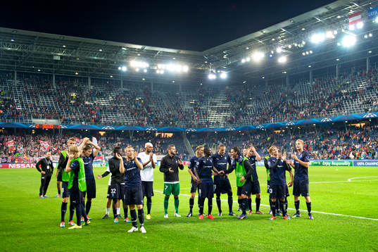 Malmö FFs spelare jublar mot klacken