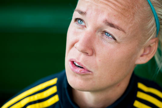 Sveriges Caroline Seger blir intervjuad