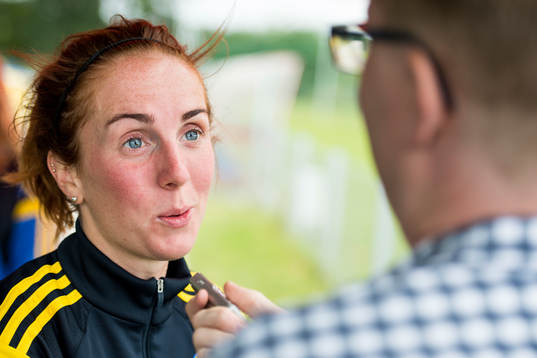 Sveriges Marina Pettersson Engström blir intervjuad