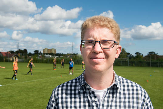 Bylinebild, Fredrik Hasselgren, reporter på damfotboll.com
