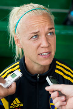 Sveriges Caroline Seger blir intervjuad