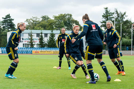 Sveriges Elin Rubensson, Therese Sjögran, Kosovare