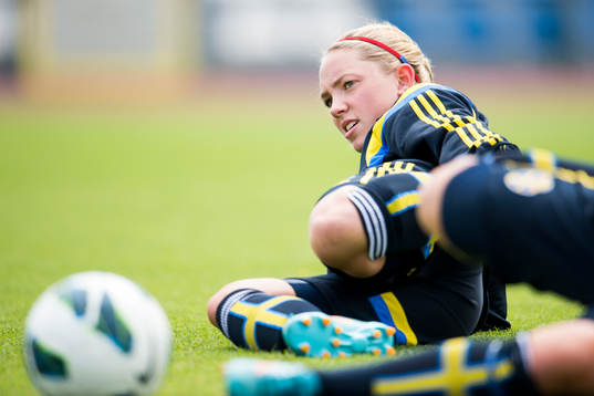 Sveriges Elin Rubensson stretchar