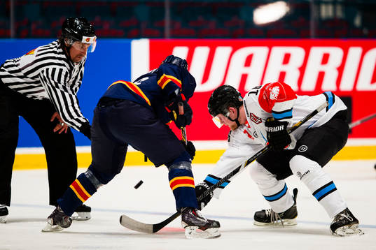 Djurgårdens David Rundqvist och Fribourg-Gottérons Martin