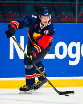 Djurgårdens Andreas Englund med pucken