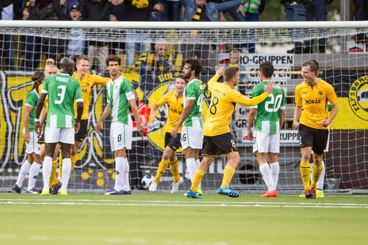 Elfsborgs Daniel Mobaeck (höger i bild) jublar